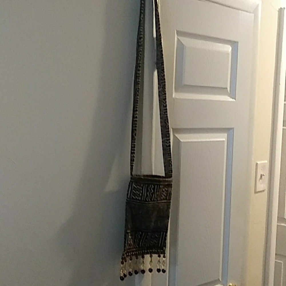 Shoulder pouch